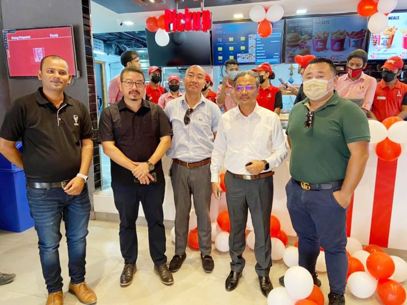BAN President L Mongkum Jamir (2nd from right) with proprietor Zaphu Nagi and others during the inauguration on November 1.